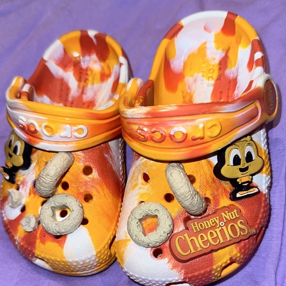 Cheerio Cereal Crocs Size 5c 💛🧡